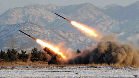 Pháo phản lực cỡ lớn khai hỏa.