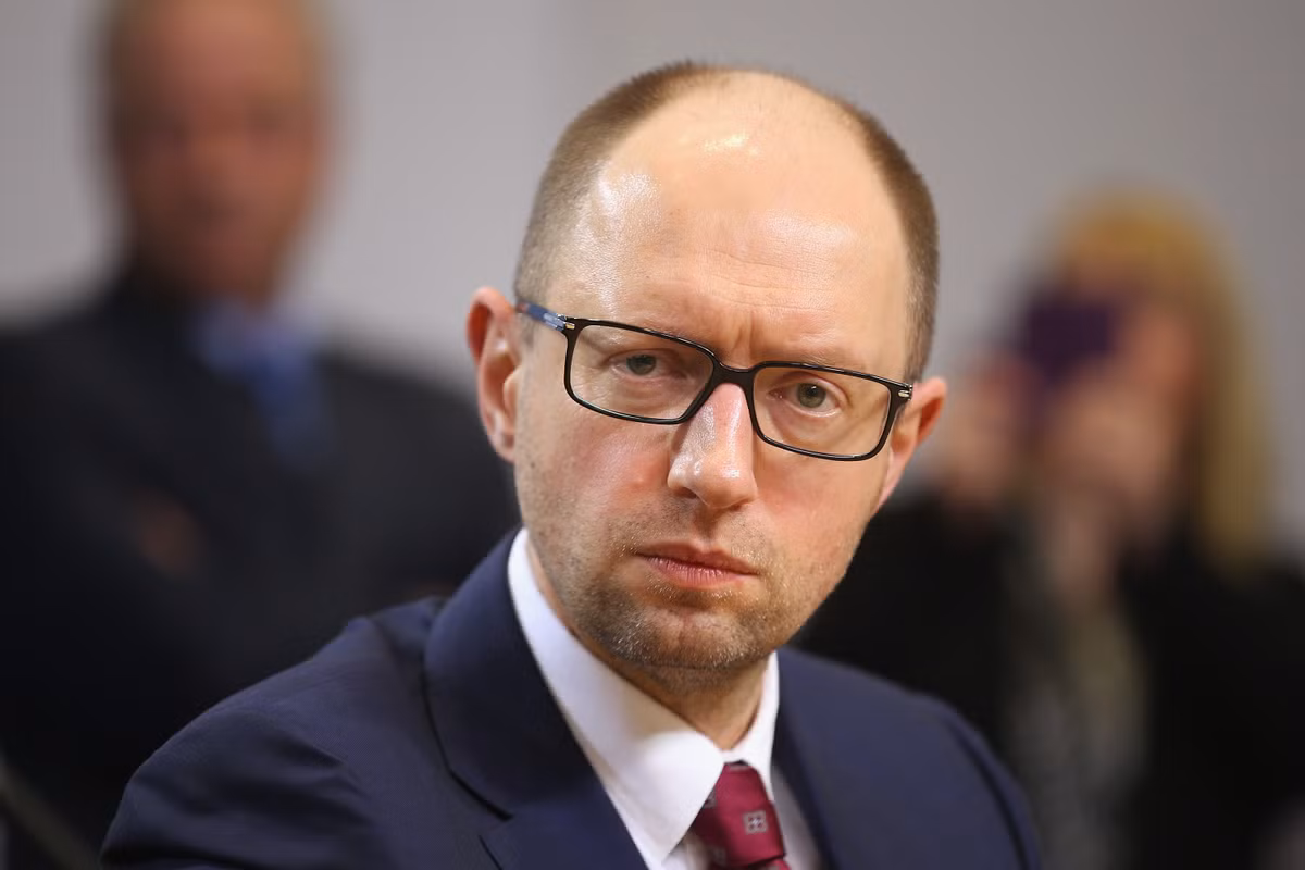 1. Thủ tướng tạm quyền Arseniy Yatsenyuk: Đứng đầu chính phủ mới Ukraine là thủ lĩnh phe đối lập Arseniy Yatsenyuk, một trong ba nhà lãnh đạo nổi bật nhất của các cuộc biểu tình đường phố, lật đổ chính quyền Tổng thống Yanukovych. Ông Yatsenyuk mới 39 tuổi và từng giữ các chức vụ như ngoại trưởng, bộ trưởng kinh tế, phó chủ tịch ngân hàng trung ương…