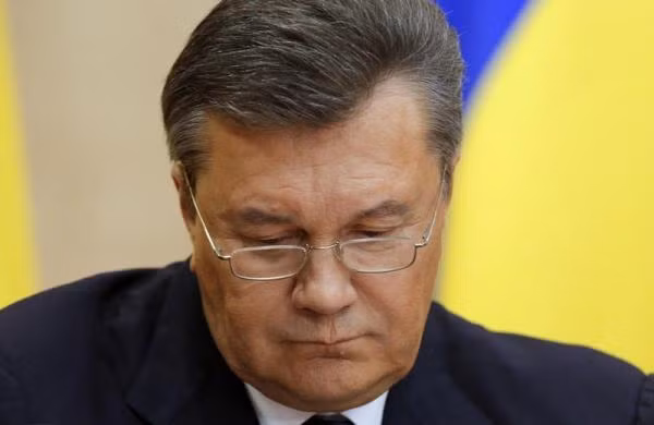 Ông Yanukovych cúi đầu xấu hổ sau khi thừa nhận không có đủ quyền lực để ổn định Ukraine và buộc phải rời khỏi đất nước để bảo vệ chính mình và gia đình.