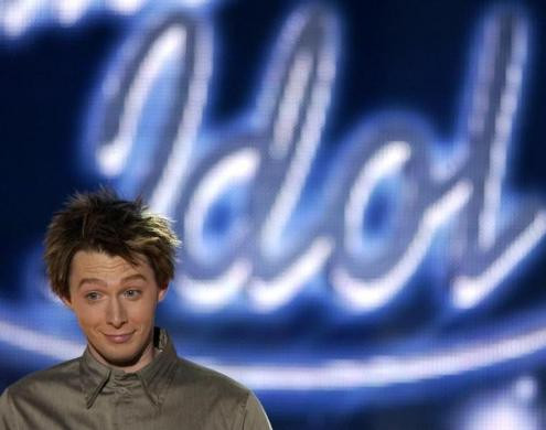 Ngôi sao ca nhạc bước ra từ cuộc thi Thần tượng Âm nhạc Mỹ (American Idol) Clay Aiken từng chạy đua cho một ghế trong Quốc hội Mỹ với chức danh là đảng viên Đảng Dân chủ của tiểu bang Bắc Carolina, quê hương ông.