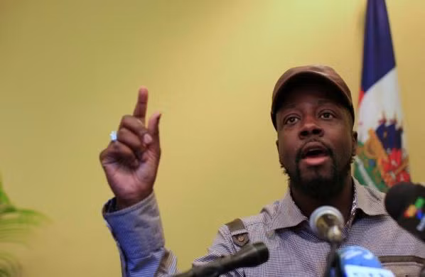 Ngôi sao nhạc hip- hop mang dòng máu lai Mỹ - Haiti, Wyclef Jean từng mạnh dạn đăng ký chạy đua tranh chức Tổng thống Haiti năm 2010 nhưng thất bại vì không đáp ứng được yêu cầu về nơi cư trú. Dù sinh ra ở Haiti nhưng Wyclef Jean lại lớn lên, sống và hoạt động nghệ thuật ở Mỹ.