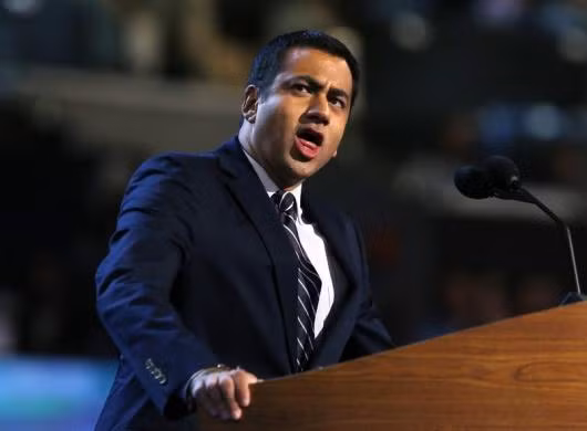 Diễn viên Kal Penn là một thành viên của chính quyền Obama khi trở thành Phó giám đốc tại Văn phòng liên lạc công chúng của Nhà Trắng trong năm 2009.