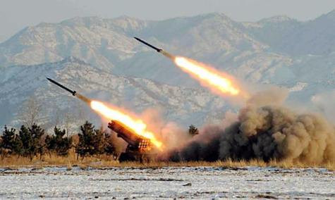 Quân đội Triều Tiên bắn tên lửa trong một cuộc tập trận tên lửa năm 2009.