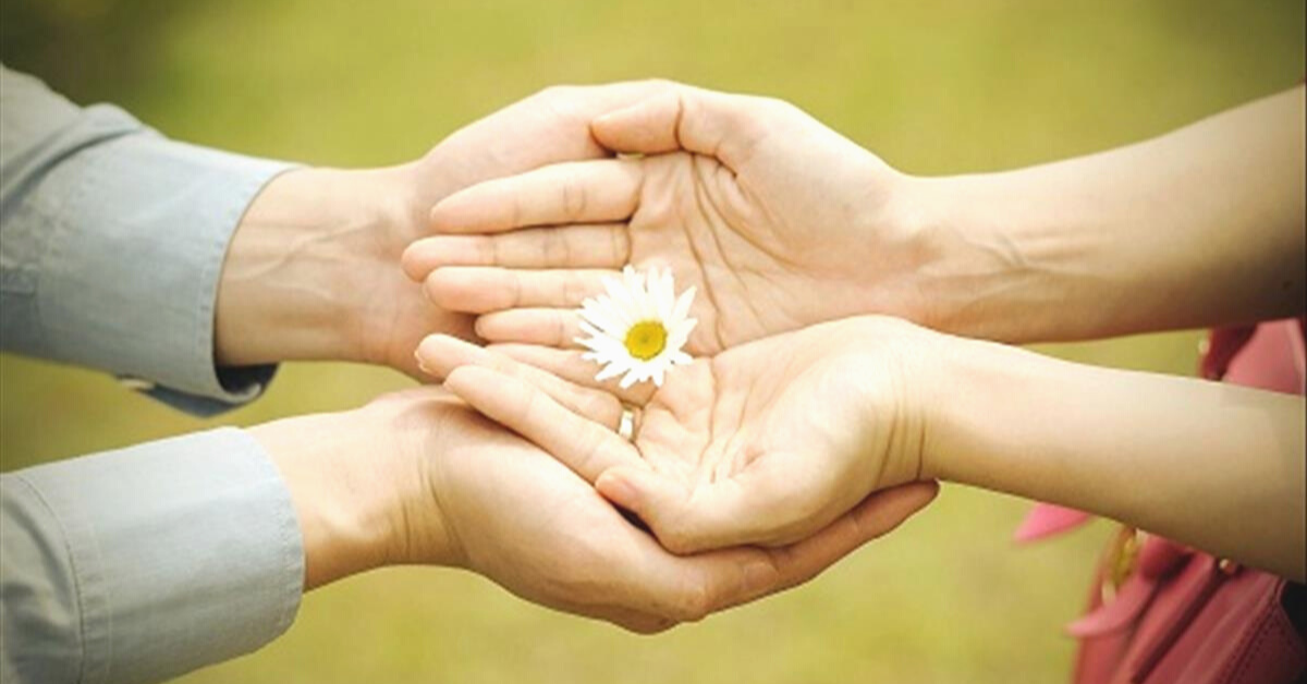 Họ tốt bụng, chân thành và yêu quý hầu hết những người mà họ tiếp xúc, loại tình cảm này không có sự phân biệt. Quý mến là một chuyện, nhưng khi cần thiết, họ cũng sẽ nghiêm khắc phê bình những người cần phải phê bình, đặc biệt là những người hay phàn nàn, giả tạo và ngạo mạn.