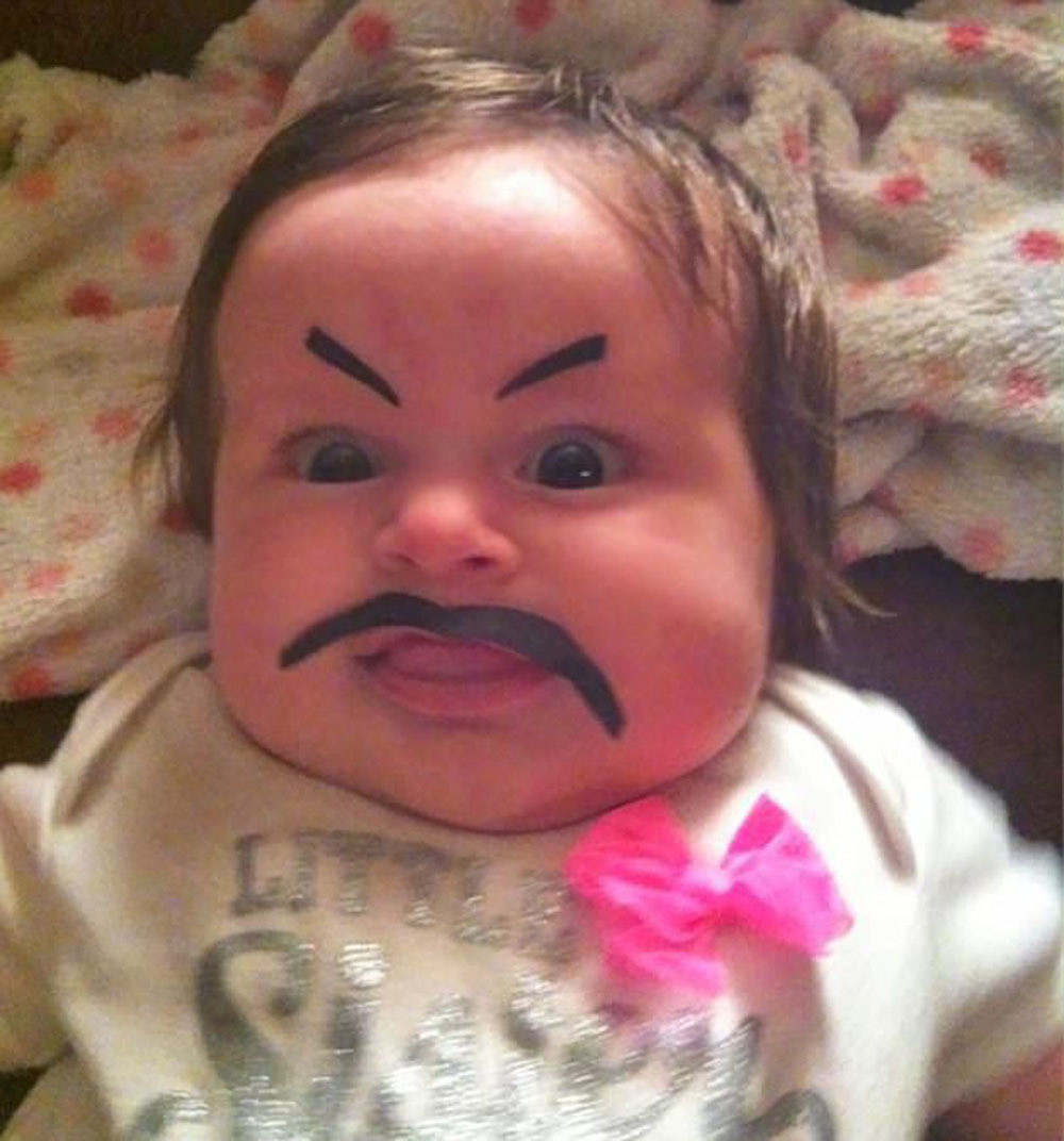 Chỉ vài phút sau khi được vợ giao trông con.