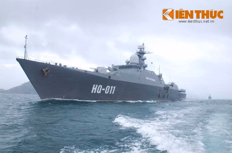 Trong tháng 11, 2 tàu hộ vệ tên lửa hiện đại nhất Việt Nam HQ-011 Đinh Tiên Hoàng và HQ-012 Lý Thái Tổ đã thực hiện chuyến thăm tới 3 quốc gia Đông Nam Á là Indonesia, Brunei và Philippines. Đây là lần đầu tiên, tàu chiến Việt Nam thực hiện việc thăm nhiều nước trong một hành trình tới vậy.