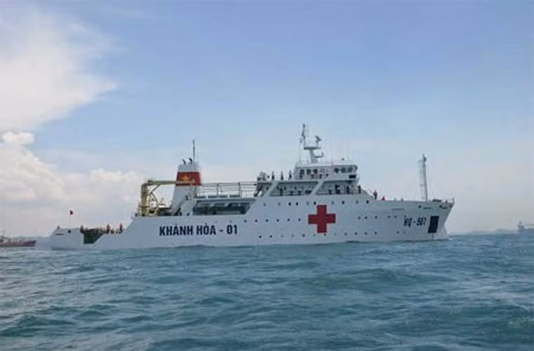 Về hoạt động hợp tác quốc tế trong năm 2014, Hải quân Nhân dân Việt Nam lần đầu cử tàu tham gia cuộc diễn tập đa phương Hải quân ASEAN và một số nước ngoài khối mang tên KOMODO tại Indonesia. Tàu bệnh viện HQ-561 trực tiếp tham gia hàng loạt các hoạt động diễn từ ngày 29/3 đến 3/4.