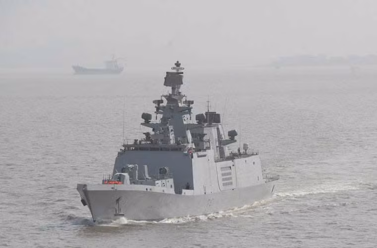 Năm 2014 cũng đánh dấu một năm có nhiều tàu chiến hải quân nước ngoài thăm và giao lưu với Hải quân Nhân dân Việt Nam. Điển hình là vào tháng 4/2014, tàu khu trục USS John McCain (DDG-56) của Hải quân Mỹ thăm cảng Tiên Sa, Đà Nẵng; tháng 5/2014, tàu hộ vệ tên lửa KDB Darulehsan của Brunei thăm cảng Chùa Vẽ, Hải Phòng; tháng 8/2014, tàu hộ vệ INS Shivalik (F47) của Ấn Độ thăm cảng Chùa Vẽ; tháng 9/2014, tàu tuần tra HMAS Larrakia của Australia thăm cảng TP HCM; tháng 11/2014, tàu hộ vệ Le Vendémiaire của Pháp thăm Đà Nẵng; tháng 12/2014, tàu khu trục ROKS Choi Young của Hàn Quốc thăm TP HCM...