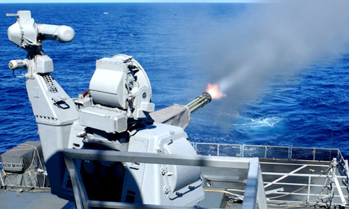 Pháo 7 nòng Goalkeeper khai hỏa.