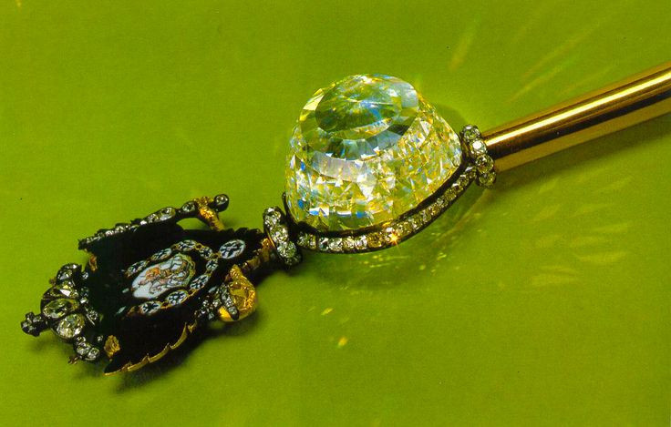 5 bí ẩn ly kỳ về quốc bảo châu báu của Hoàng gia Nga - Hình 2 5 bi an ly ky ve quoc bao chau bau cua Hoang gia Nga-Hinh-2