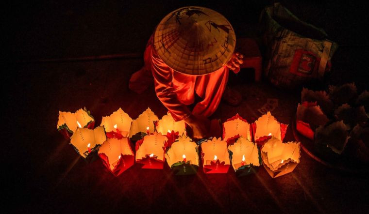  Lễ cúng Rằm tháng 7 Âm lịch thường được các gia đình thực hiện từ mùng 2/7 Âm lịch đến trước 12h ngày 15/7 Âm lịch. Mỗi gia đình chọn ngày cúng tùy thuộc vào điều kiện sao cho thuận tiện nhất.