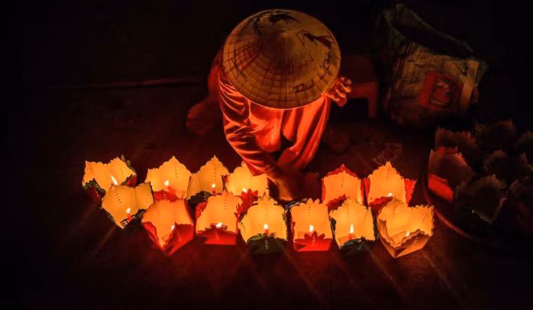  Lễ cúng Rằm tháng 7 Âm lịch thường được các gia đình thực hiện từ mùng 2/7 Âm lịch đến trước 12h ngày 15/7 Âm lịch. Mỗi gia đình chọn ngày cúng tùy thuộc vào điều kiện sao cho thuận tiện nhất.