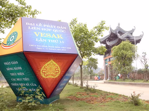 Cổng chính tiến vào chùa Bái Đính.