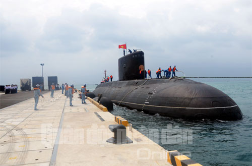 Chiều ngày hôm qua (22/3), tàu ngầm HQ-183 TP HCM đã được lai dắt thành công từ tàu Rolldock Star về cầu cảng Lữ đoàn tàu ngầm 189 an toàn.