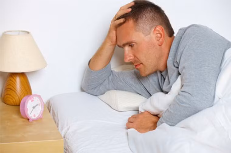 Lo lắng triền miên. Khảo sát thực hiện bởi các nhà nghiên cứu đến từ Đại học Rutgers chỉ ra, căng thẳng tài chính kéo dài là yếu tố làm tăng huyết áp, trầm cảm, mất ngủ, đau đầu, rối loạn tiêu hóa, viêm loét, giảm khả năng miễn dịch. Những đối tượng này cũng có xu hướng tìm đến thuốc lá, rượu để giải tỏa; làm tăng nguy cơ đối diện với ung thư.