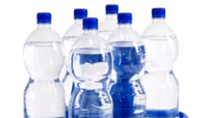 Chai lọ nhựa chứ BPA. Nghiên cứu công bố trên Tạp Chí Endocrinology tháng 11/2014 cho biết, các loại chai, lọ nhựa chứa Bisphenol A (BPA) có khả năng làm tăng nguy cơ ung thư tiền liệt tuyến. Ảnh hưởng của BPA dai dẳng đến mức ngay cả khi cố gắng tránh mọi tiếp xúc với vật dụng bằng nhựa suốt 1 tháng, kiểm tra vẫn phát hiện lượng BPA trong nước tiểu.