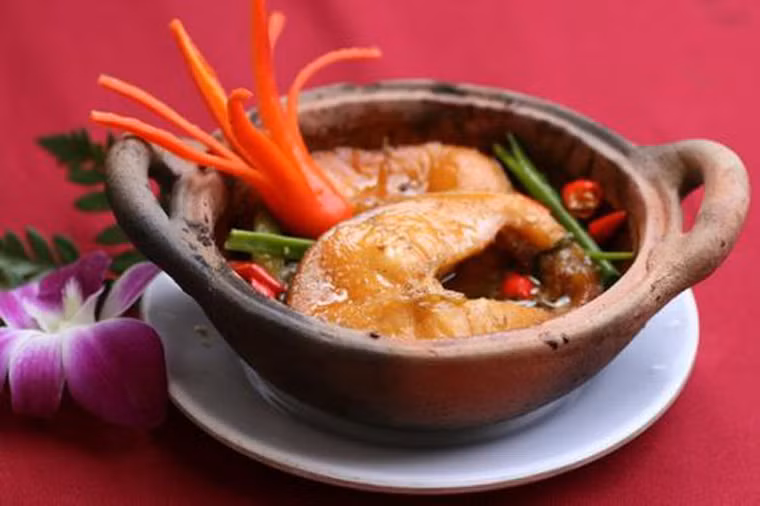 Dù tốt song bạn tuyệt đối không được lạm dụng quá mức. Các nhà khoa học khuyến cáo chỉ nên ăn khoảng 168g (tương đương 1 khúc cá nhỏ bằng bàn tay) trong 2 - 3 bữa mỗi tuần.