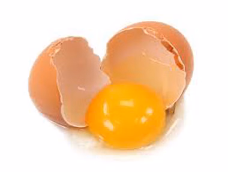 Làm hồ dán. Lòng trắng trứng có độ kết dính tốt. Chính vì vậy, bạn gái có thể tận dụng chúng để làm hồ dán cho các đồ handmade bằng giấy.