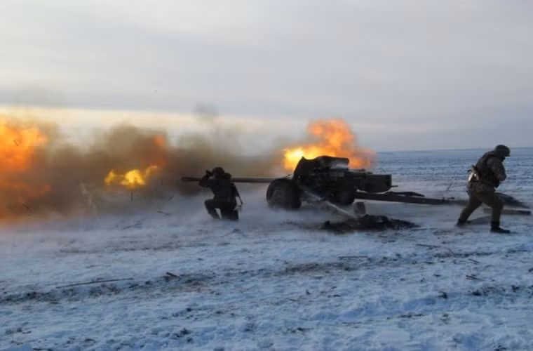 Đây là màn diễn tập bắn đạn thật bảo vệ vùng biển Mariupol của các binh sĩ pháo binh thuộc Lực lượng vũ trang Ukraine tham gia vào chương trình chống khủng bố (ATO).