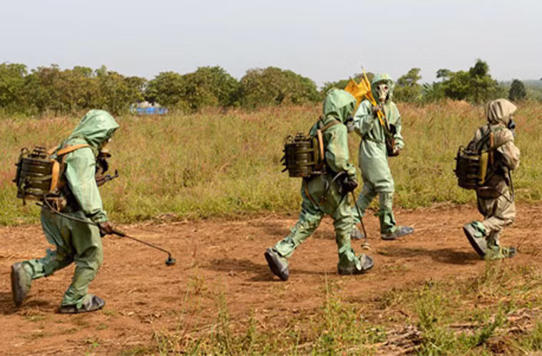 Binh chủng Hóa học là một lực lượng chuyên môn kỹ thuật, có chức năng bảo đảm hóa học cho tác chiến, làm nòng cốt trong việc phòng chống vũ khí hủy diệt lớn, ngụy trang bảo vệ các mục tiêu quan trọng của Quân đội, nghi binh đánh lừa địch bằng màn khói. Bộ đội Hóa học còn có thể trực tiếp chiến đấu bằng vũ khí bộ binh và súng phun lửa.