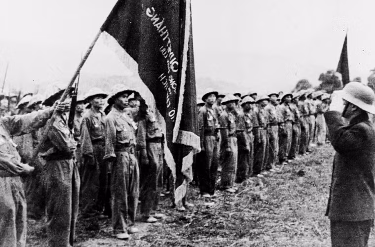 Trải qua thử thách trong các cuộc chiến tranh giải phóng và bảo vệ Tổ quốc, Lục quân đã từng bước trưởng thành, luôn hoàn thành xuất sắc mọi nhiệm vụ và tạo nên truyền thống vẻ vang. Tất cả các quân đoàn, hầu hết các binh chủng và nhiều đơn vị của Lục quân đã được tặng danh hiệu Anh hùng Lực lượng Vũ trang nhân dân.