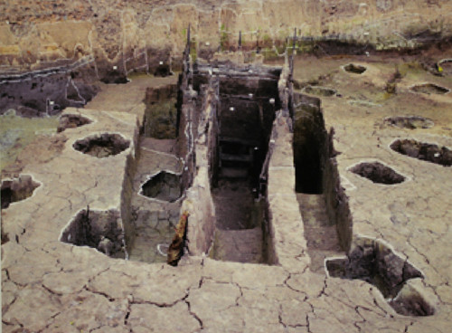 Đàn tế nghìn năm được khai quật, đang trong quá trình chờ phương án bảo tồn (chụp tại Hoàng thành Thăng Long).