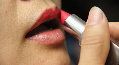 Nếu chị em phụ nữ càng dùng nhiều son môi càng phải đối mặt với việc chỉ số IQ giảm xuống.