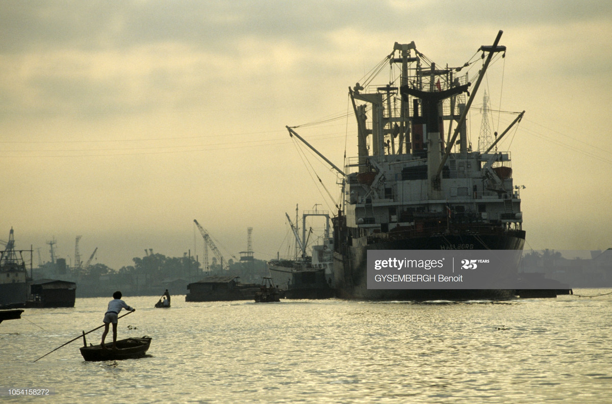 Trên sông Sài Gòn.