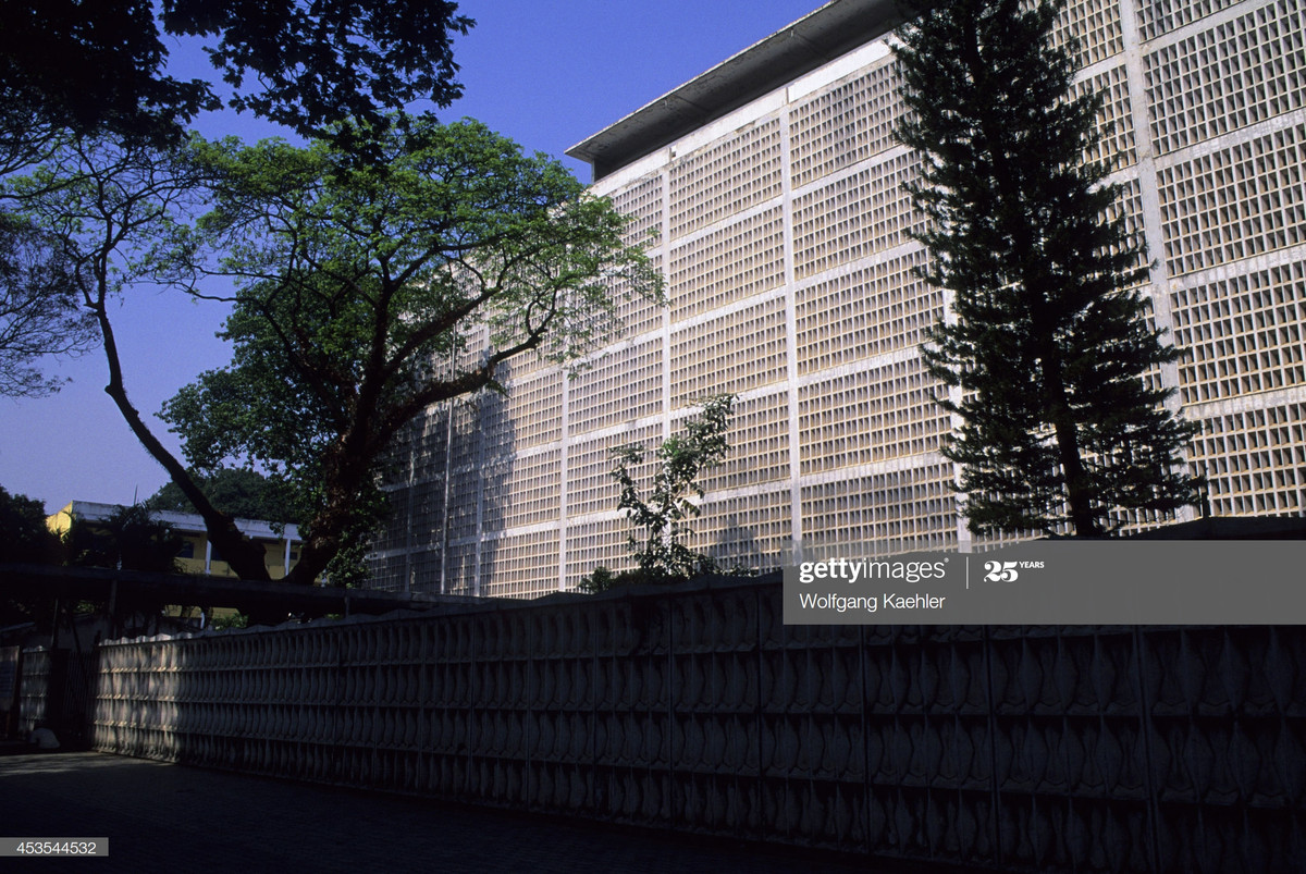 Tòa nhà từng là "Đại sứ quán Mỹ" trên đường Lê Duẩn. Thời điểm năm 1996 là trụ sở của Tổng cục Dầu khí.