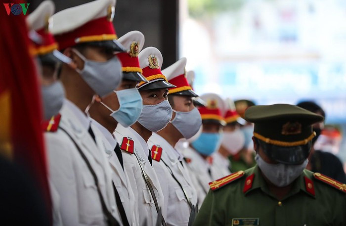 Tưởng nhớ người đồng đội thân thiết, gắn bó.