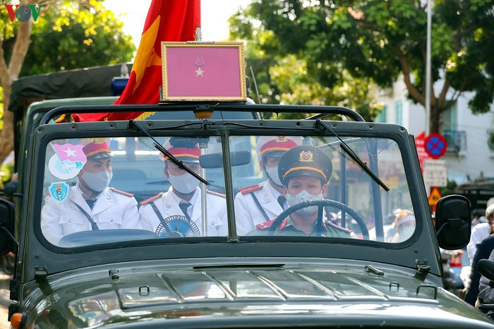 Tang lễ và lễ truy điệu được thực hiện nghiêm túc, đảm bảo công tác phòng chống dịch Covid-19. Ảnh: Đội Tiêu binh.