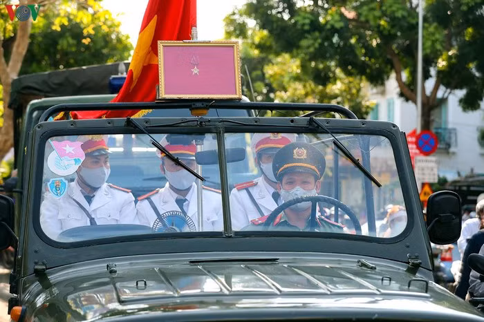 Tang lễ và lễ truy điệu được thực hiện nghiêm túc, đảm bảo công tác phòng chống dịch Covid-19. Ảnh: Đội Tiêu binh.