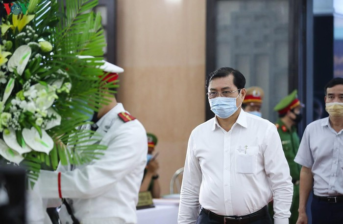 Ông Huỳnh Đức Thơ- Chủ tịch UBND TP Đà Nẵng đến viếng chiến sĩ hy sinh khi làm nhiệm vụ. UBND TP. Đà Nẵng hỗ trợ mỗi gia đình chiến sỹ hy sinh 50 triệu đồng.