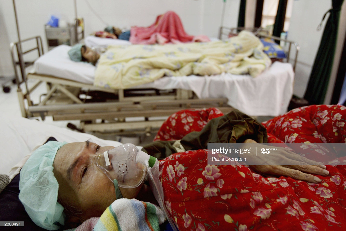 Các ca nghi nhiễm cúm gia cầm ở nhiều độ tuổi khác nhau trong phòng cách ly của Bệnh viện Bệnh nhiệt đới Trung ương, 20/1/2004.