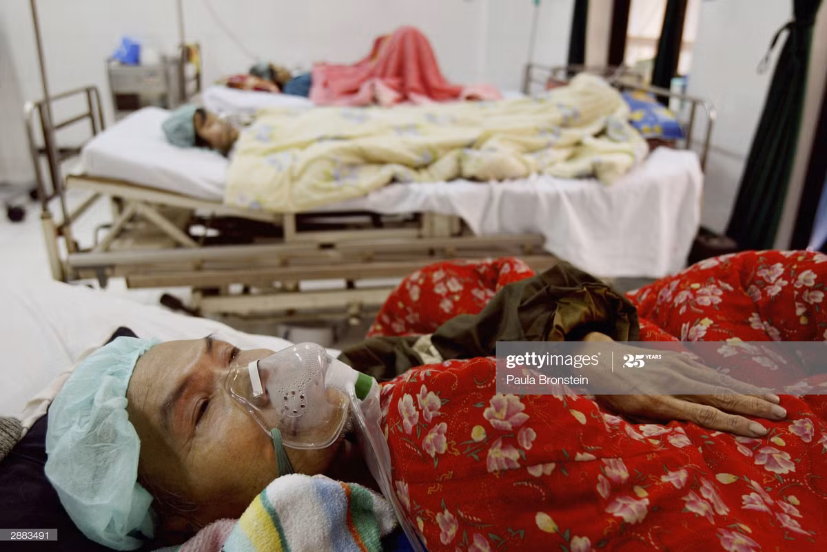 Các ca nghi nhiễm cúm gia cầm ở nhiều độ tuổi khác nhau trong phòng cách ly của Bệnh viện Bệnh nhiệt đới Trung ương, 20/1/2004.