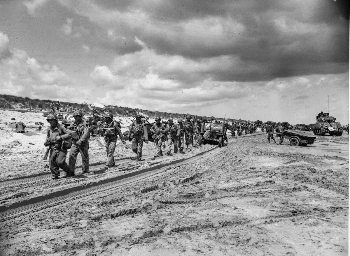 Nhiều chỉ huy Đức đã rời căn cứ, trong khi lượng lớn binh sĩ được cho nghỉ phép. Điều này đã gây ảnh hưởng tới sức chiến đấu của Đức khi cuộc đổ bộ diễn ra tại Normandy, khiến họ phải chịu một thất bại thảm khốc, thúc đẩy qua trình diệt vong đến gần hơn...