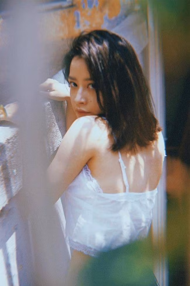 Chi Pu, Bich Phuong nhieu phen gay tranh cai voi style Lolita-Hinh-2