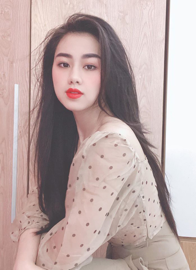 Ngọc Mai được khen ngợi sở hữu gương mặt "ăn hình", lối dẫn thông minh, hoạt ngôn.