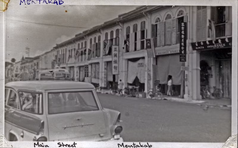 Khu phố chính của thành phố Mentakab.