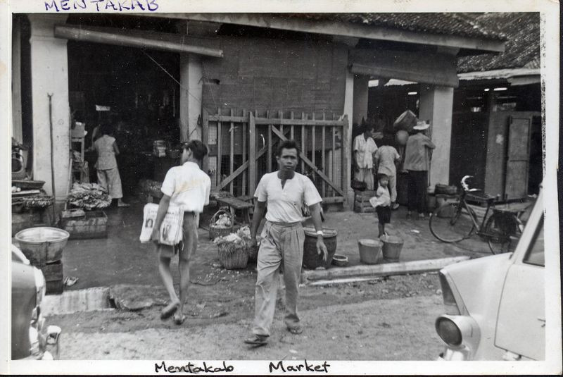 Lối vào một chợ nhỏ ở Mentakab.