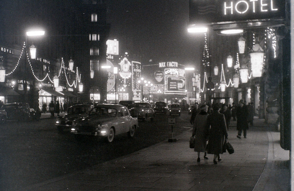Một hình ảnh khác chụp từ phố Regent, 7/12/1958.