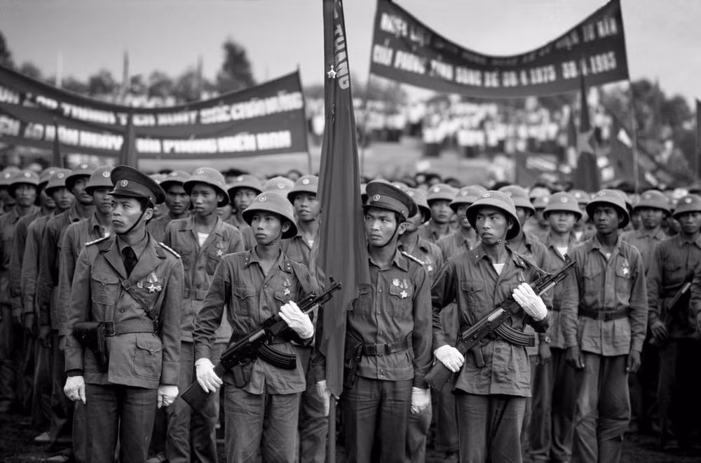 Các chiến sĩ trong buổi mít-tinh kỷ niệm kỷ niệm 10 năm ngày chiến thắng, TP HCM ngày 30/4/1985.