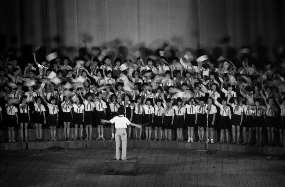 Các học sinh hát đồng ca trong một sự kiện ở TP HCM.