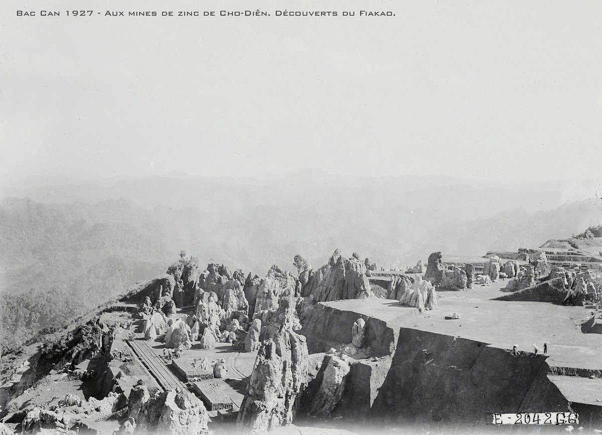 Góc nhìn từ trên cao về khu mỏ.