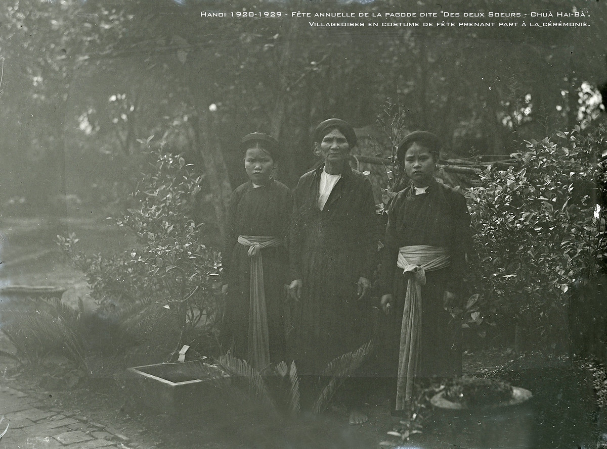 Một số dân làng trong lễ hội.