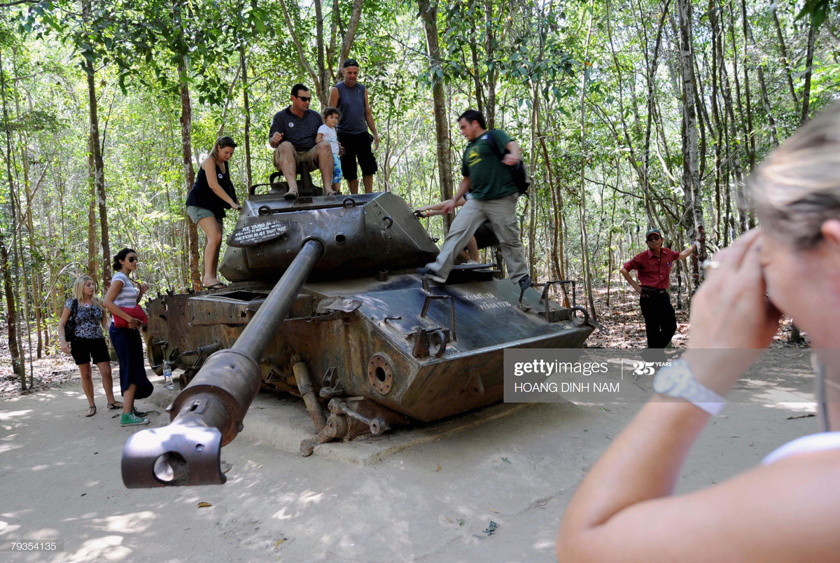Địa đạo Củ Chi qua cái nhìn của phóng viên quốc tế Dia dao Cu Chi qua cai nhin cua phong vien quoc te