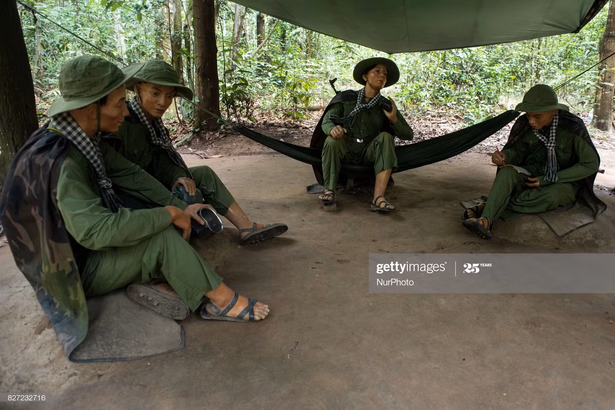 Mô hình tái hiện cảnh sinh hoạt của các chiến sĩ Giải phóng ở khu vực địa đạo Củ Chi.