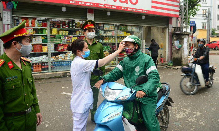 Kho xu ly nguoi dan Thu do ra duong khi dang co dich-Hinh-2