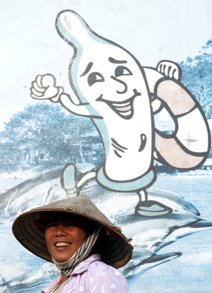 Pa-nô khuyến khích sử dụng bao cao su để ngăn ngừa HIV/AIDS lây lan qua đường tình dục, Đồ Sơn năm 2007. Ảnh: Reuters.