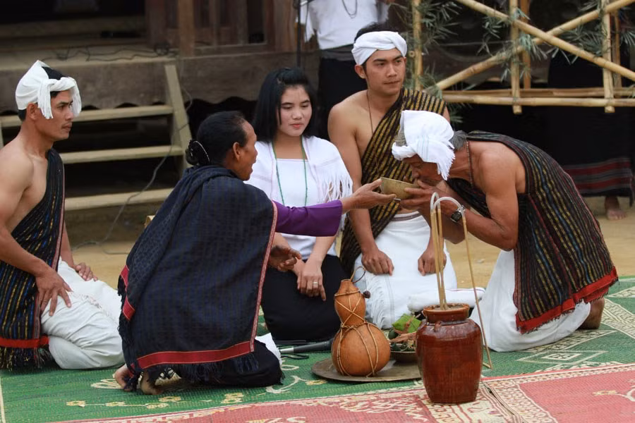 Doc dao phong tuc don Tet cua cac dan toc noi goi hon, noi cuop chong-Hinh-3